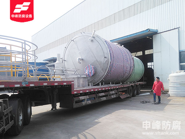 不锈钢储罐开始运输