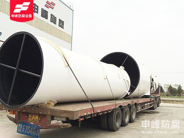 盛废水的储罐发货中